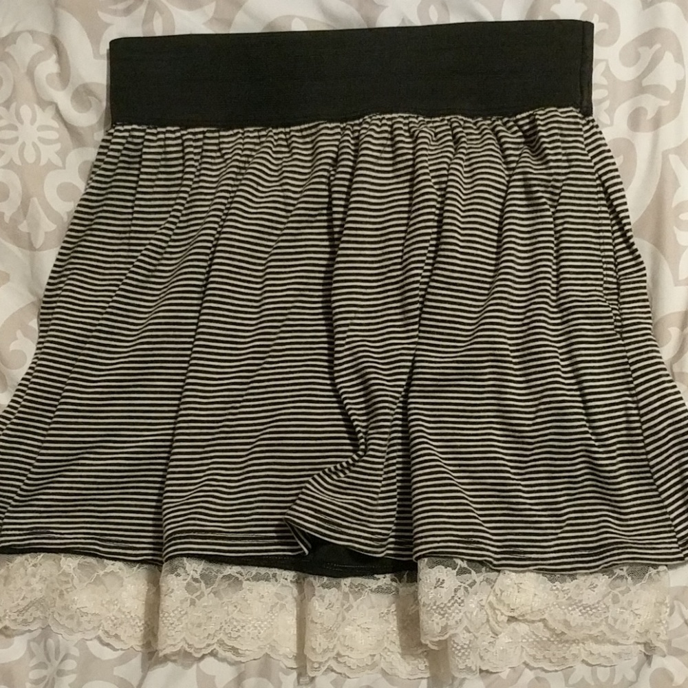Playful stripped skirt